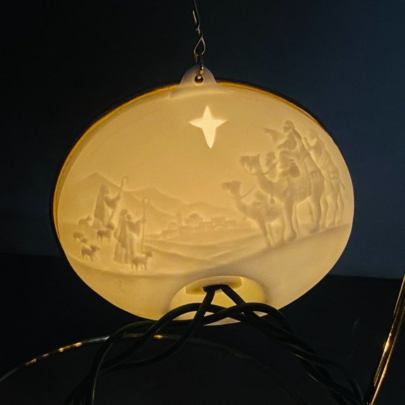 Hallmark 2000 The Blessed Family Keepsake Christmas Ornament Magic Light-Up w/Bo - Picture 10 of 11